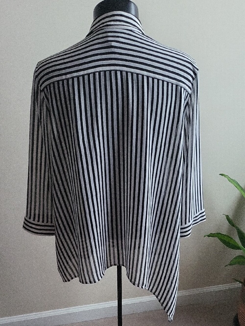 Chico's Black & White Striped Mixed-Pattern Button Front Shirt. Sz3 - Picture 8 of 9